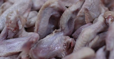 Ptasia grypa w polskim mięsie? Ministerstwo rolnictwa mówi wprost