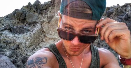 Brzydal z "Warsaw Shore" reklamuje aplikacje, która WYŁUDZA PIENIĄDZE? "Apka naciągaczy! Współczuję, że musisz to reklamować"