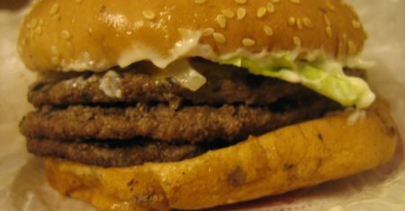 Potrójny hamburger z przyprawami