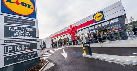 Prestiżowy dyskont to nie żart. Lidl i Biedronka ścigają się na to, kto jest bardziej "premium"