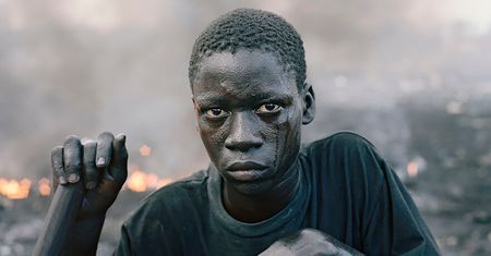 Pieter Hugo pokazuje życie ludzi zepchniętych na margines w Afryce. Te zdjęcia poruszają