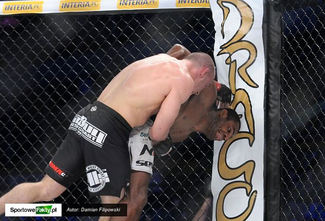 Bartosz Fabiński odebrał pas Michałowi Szulińskiemu