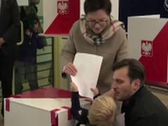 Wnuczek Kopacz rozpłakał się przy urnie do głosowania