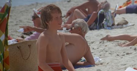 Miał krótką i tragiczną rolę w kultowym filmie. Zarabia na tym do dziś