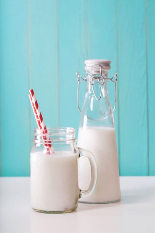 Mleko o obniżonej zawartości tłuszczu (2%) z dodatkiem odtłuszczonego mleka w proszku
