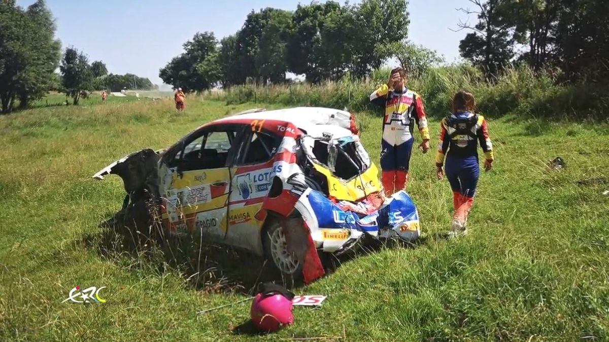 Samochód Efrena Llareny po wypadku w Rajdzie Polski