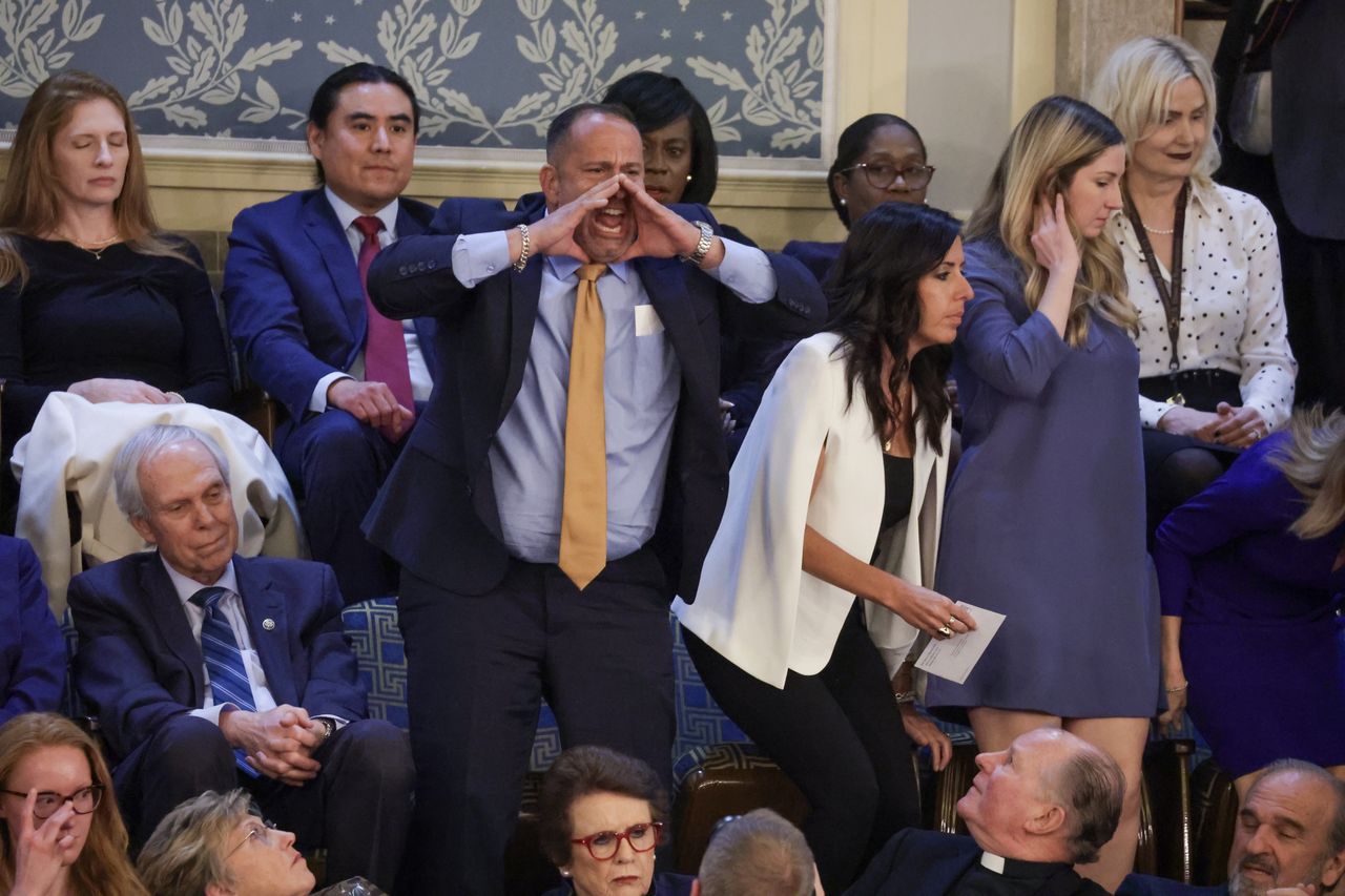 Heckler disrupts State of the Union with Abbey Gate shout-out