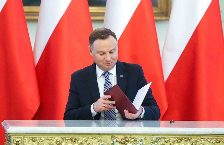 Prezydent zdecydował ws. "podatku od zrzutek". Jest podpis Andrzeja Dudy