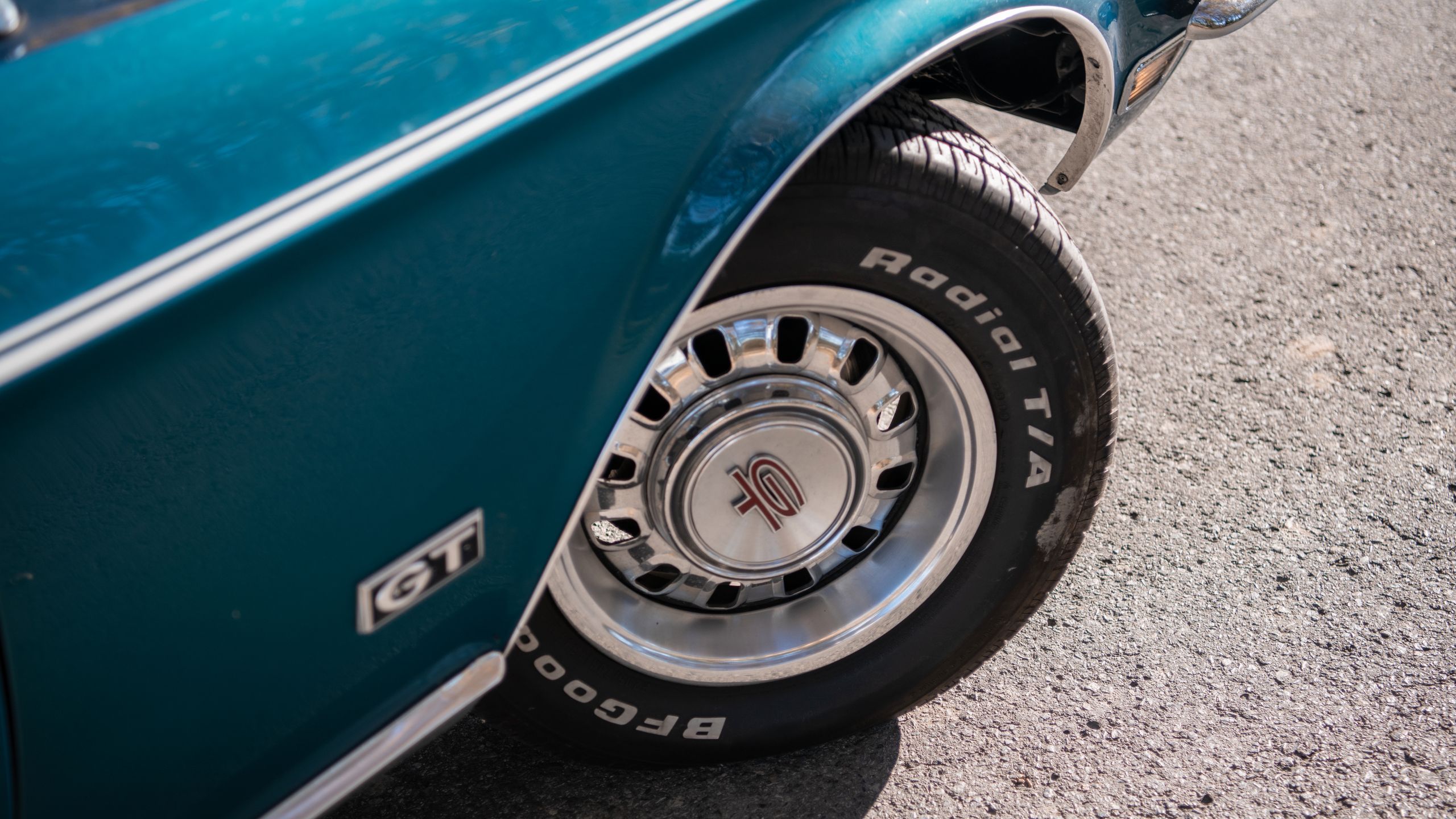 Na każdego sprzedanego konkurencyjnego Plymoutha Barracudę Ford sprzedawał osiem Mustangów. Amerykański rumak stał się najpopularniejszym samochodem w USA i sprawił, że Ford prześcignął Chevroleta w słupkach sprzedażowych