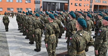 Zakaz wyjazdu z Polski w razie wojny? Uwagę zwracają głosy mężczyzn