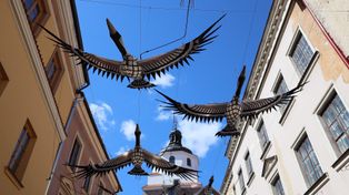 Lublin: Nad Starym Miastem lecą żurawie. To instalacja artystyczna