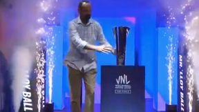 Legenda. To on wręczył Polakom puchar za zwycięstwo