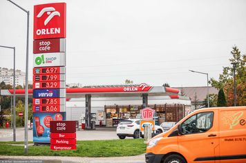 Nowe ceny paliw od środy. Dwie obniżki i jedna podwyżka