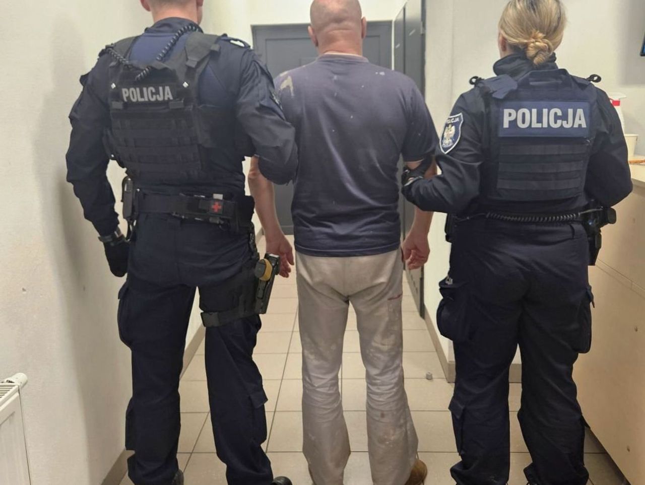 Chęciny: Policyjny pościg za pijanym kierowcą