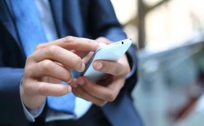 Bankowe aplikacje mobilne oferują coraz więcej usług