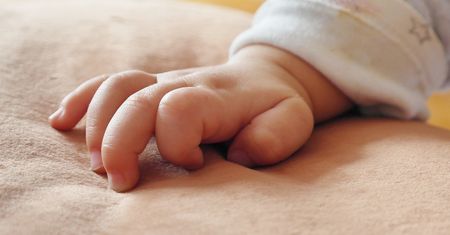 Martwe niemowlę w jednym z domów. Prokuratura bada sprawę