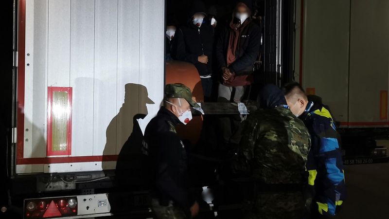 14 Afgańczyków ukrytych w ciężarówce próbowało się dostać do Europy Zachodniej.