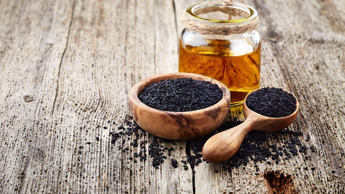 Olej z czarnuszki to cenne źródło witamin, antyoksydantów oraz nienasyconych kwasów tłuszczowych. 
