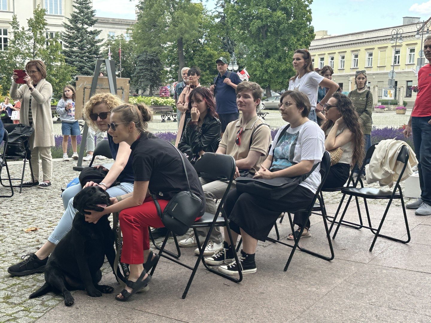 Wystawa i aukcja na rzecz radomskiego Schroniska dla Bezdomnych Zwierząt.