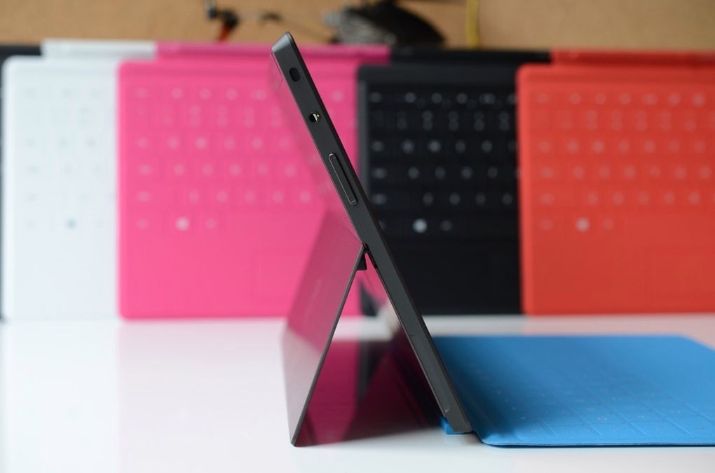 Nowy Surface ze stacją dokującą oraz klawiaturą z dodatkową baterią 2