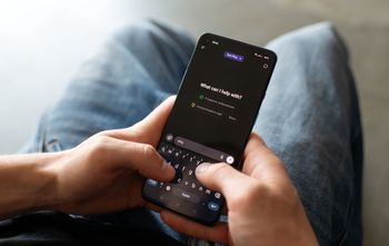 Jak ludzie korzystają z ChatGPT? Przeanalizowano 1,5 mln rozmów