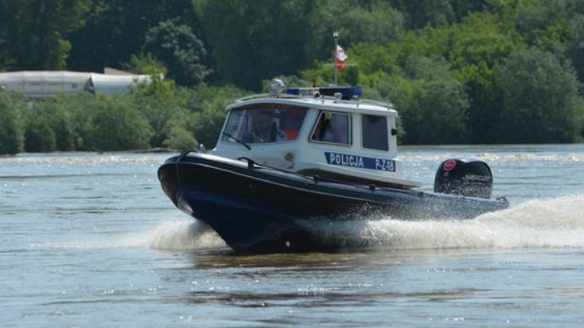 Policjanci wyłowili z rzeki ciało kobiety