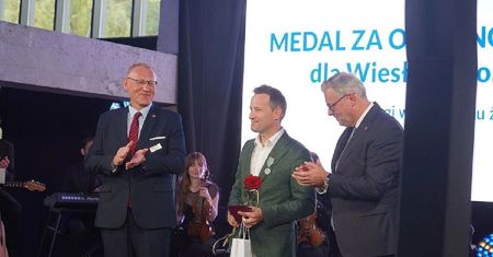 Lekarz odznaczony po ataku w szpitalu. Ryzykował własnym zdrowiem i życiem