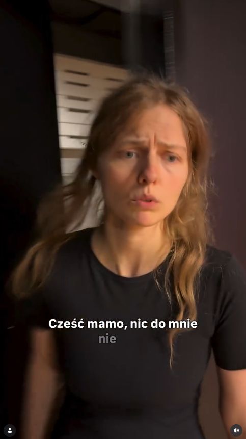 Izabela Kuna śmieszkuje z córką