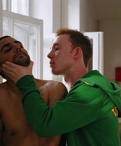 W tych serialach przeklinają aż uszy puchną