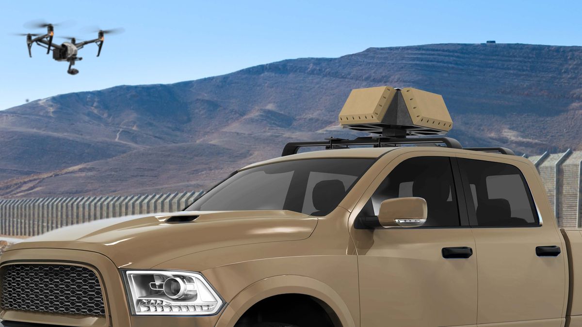 DroneSentry-X z dachu samochodu rozwiąże problem podejrzanych dronów 1