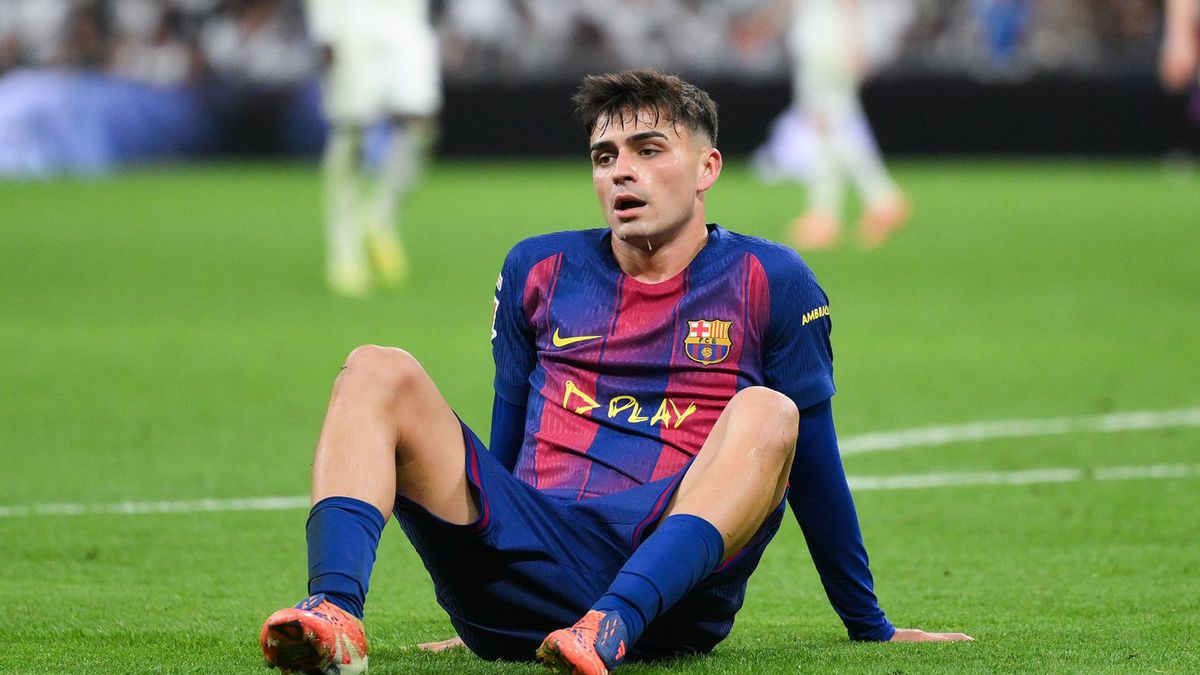 Getty Images / David Ramos / Na zdjęciu: Pedri z kontuzją podczas El Clasico 2025 w Madrycie