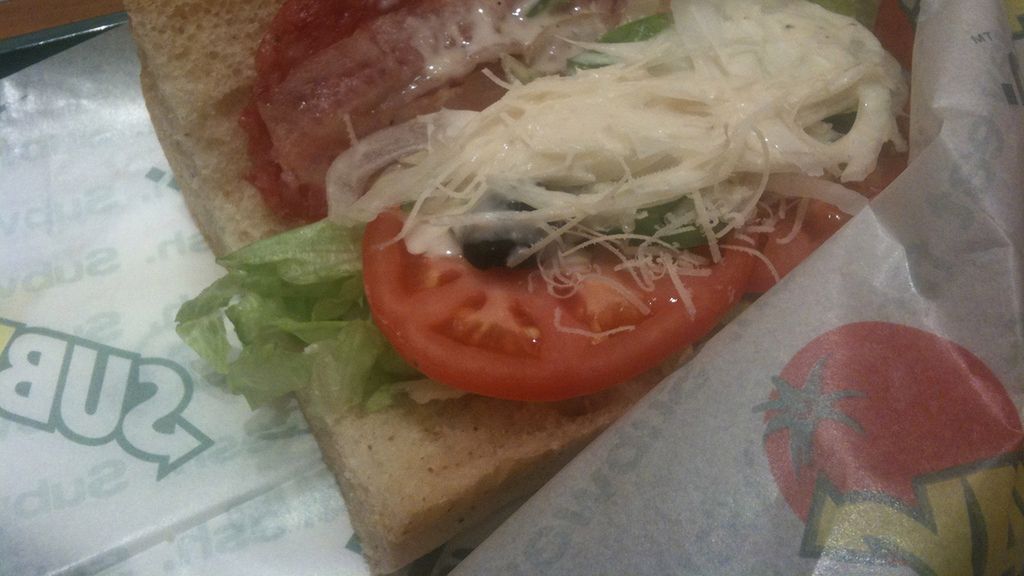 Kanapka BLT na białym pieczywie z bekonem, sałatą i pomidorem (Subway)