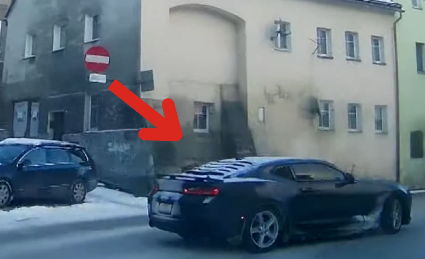 Camaro na ulicach Bystrzycy. "Chciał się trochę pobawić w śniegu"