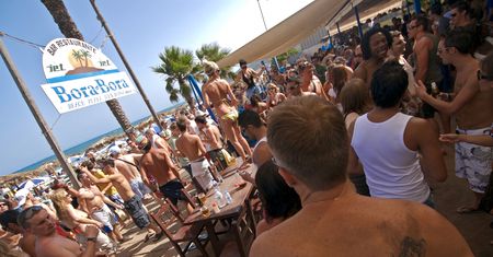 Mieszkańcy hiszpańskich wysp mają dość. Koniec pijackich imprez na plażach