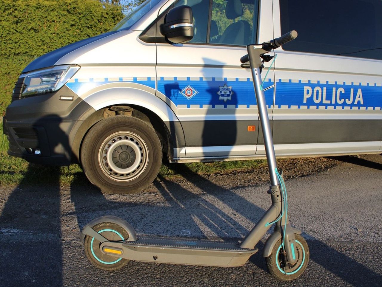Kilka razy wchodził do sklepu, potem dynamicznie odjechał hulajnogą. Policjanci zatrzymali złodzieja