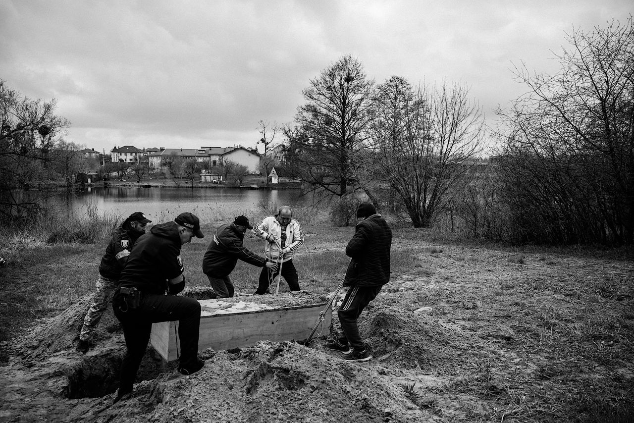 Workers from the furniture factory nailed together a coffin for Lena