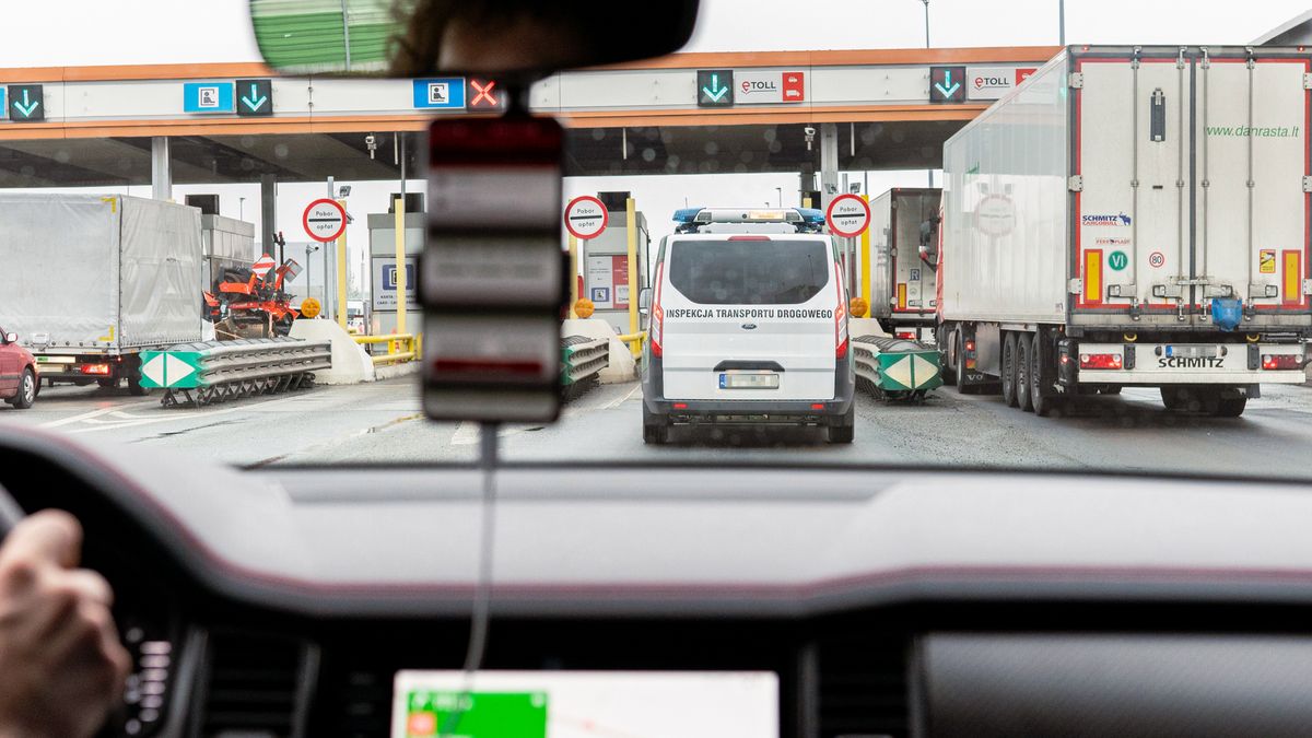 Nie tylko na inspekcję ruchu drogowego muszą uważać kierowcy - skarbówka też ma swoje auta służące do kontroli