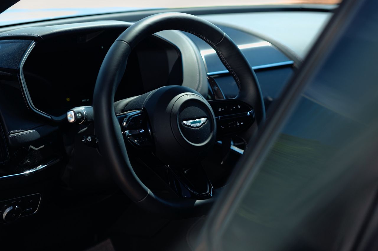 Aston Martin DBX S (2025)