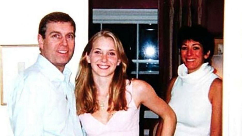 Książę Andrzej, nastoletnia Virginia Roberts i Ghislaine Maxwell w 2001 r.