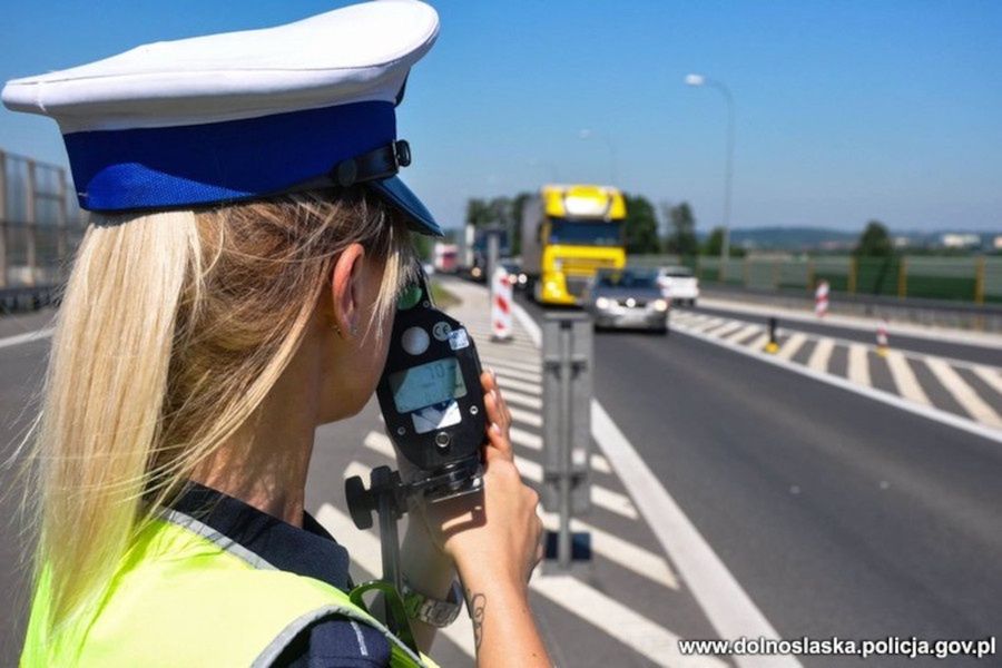 POLSKA DROGÓWKA, PODCZAS KONTROLI, MA KORZYSTAĆ Z NIEDOZWOLONEGO TRYBU 