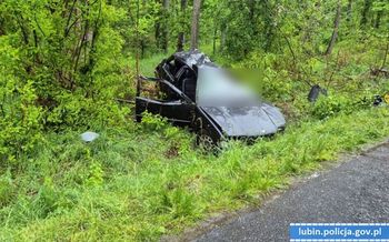 18-latka w bmw nie miała szans. Strażacy musieli użyć specjalistycznego sprzętu