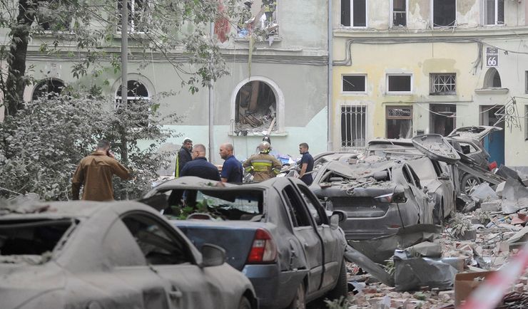 Pociski uderzyły we Lwów. "Mieszkańcy nadal pod gruzami"