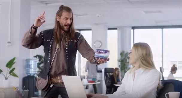 Nowoczesny Wiking w kampanii pastylek na ból gardła Fiorda