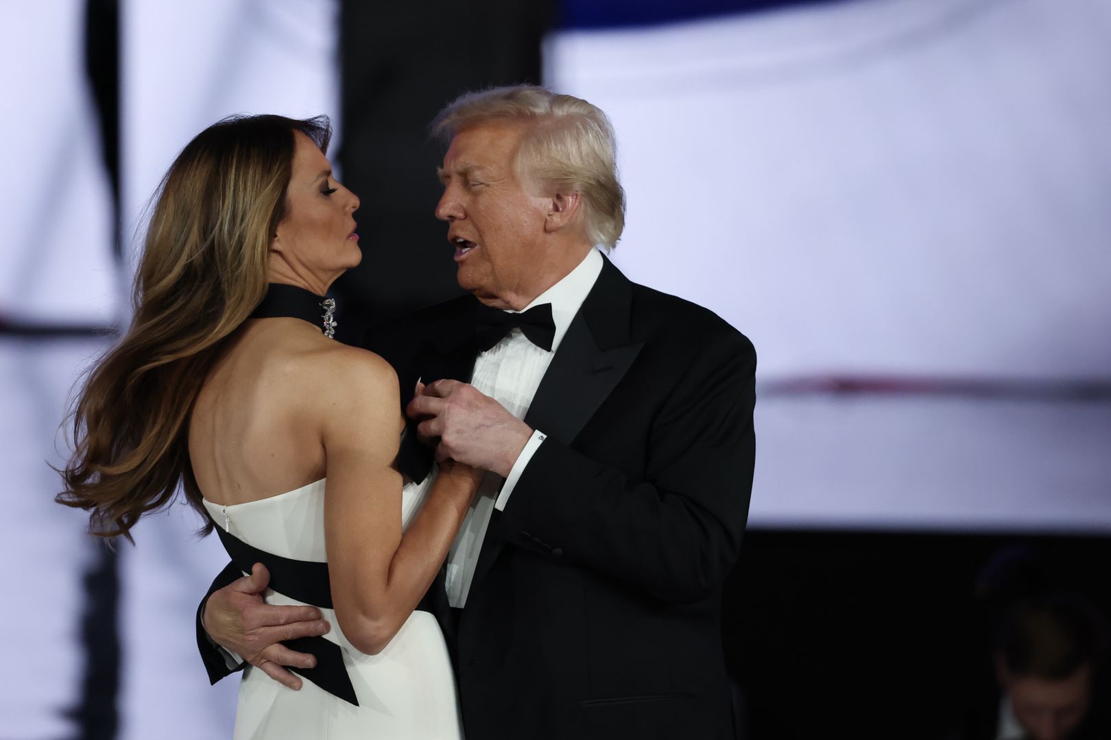 Wszyscy patrzyli na Melanię Trump. Jej balowa kreacja przejdzie do historii