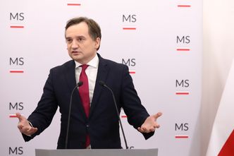 Ziobro zdecydował. Stanik będzie częścią więziennej bielizny. Zapłaci za to państwo