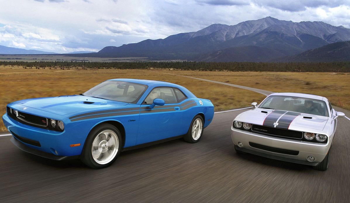 2009 Dodge Challenger SE & Challenger RT (fot. auto-blog.pl)
