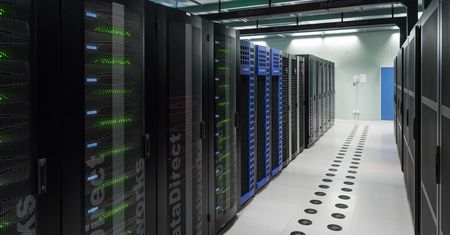 AMD wytacza ciężkie działa w walce z COVID-19 - polskie superkomputery mogą się schować