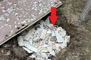 "Wyrównywał teren na trawniku". Odmówił przyjęcia mandatu