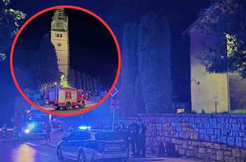 Weszli na wieżę kościoła. Interweniowali strażacy i policjanci