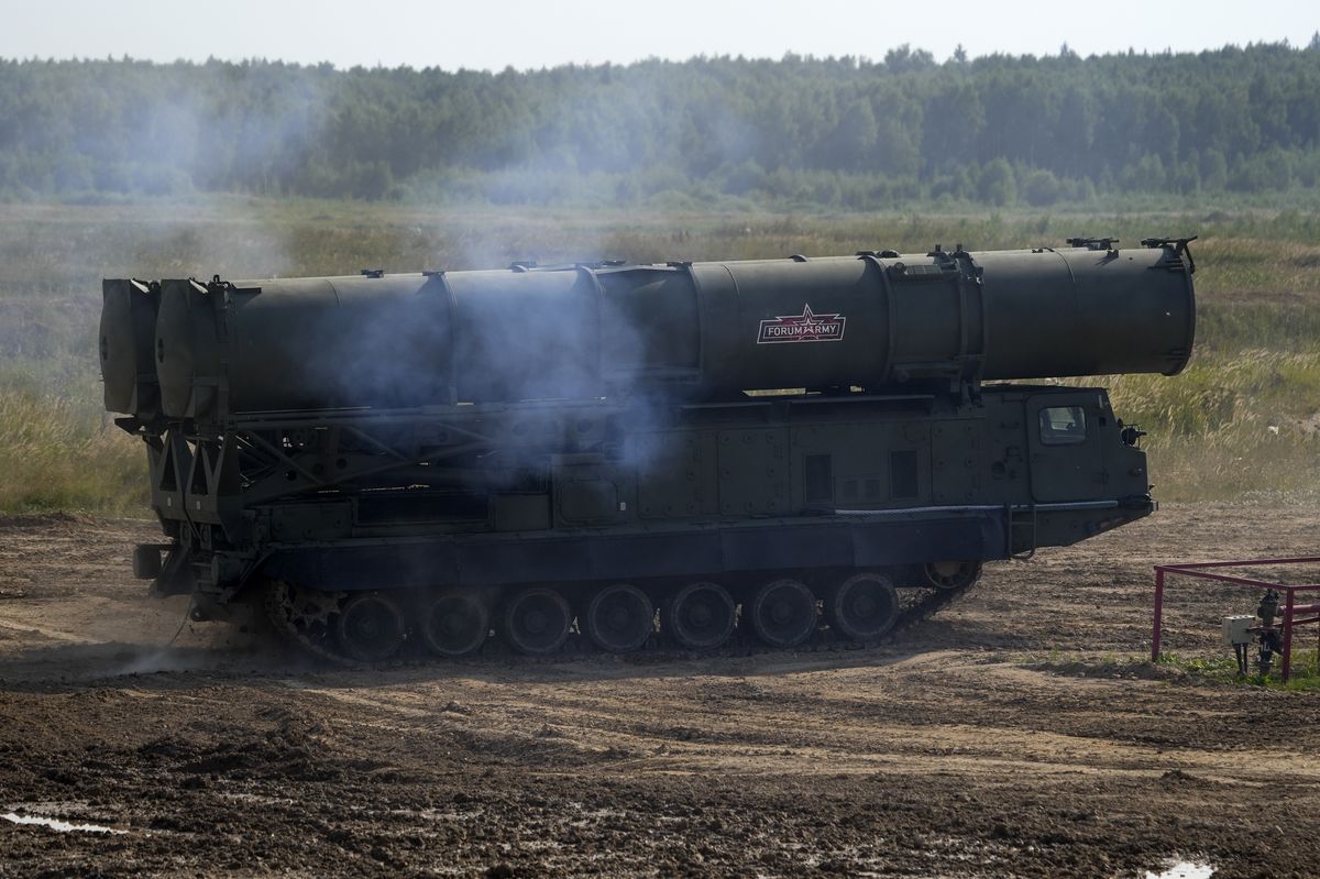 Rosja transportuje pociski rakietowe przez Bosfor.